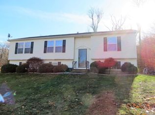 4141 Hickory Rd, Tobyhanna, PA 18466