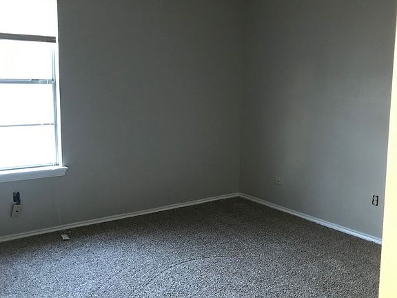 5th image of 1604 Sun Valley Dr APT C