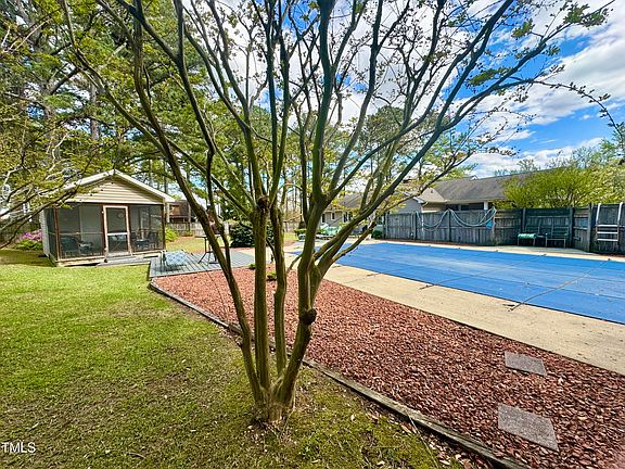 3rd image of 102 Winterlochen Dr