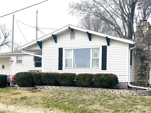 57 Lakeshore Dr, Marion, KS 66861