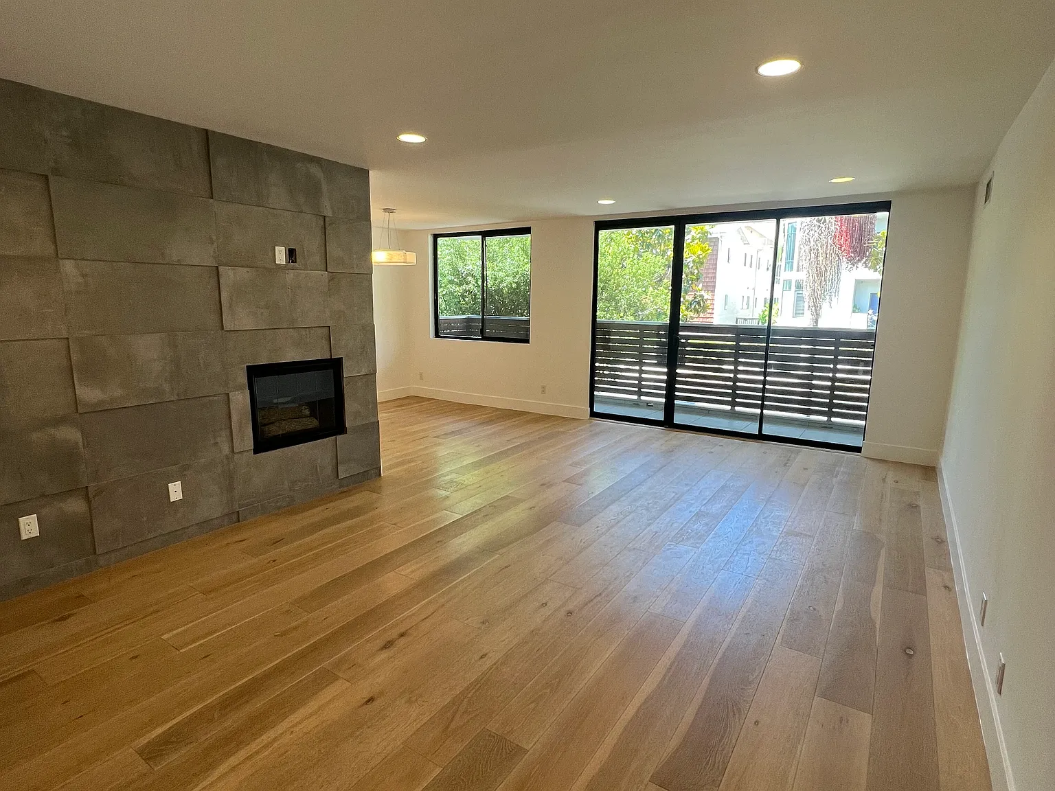 2 bed, 1200 sqft, $4,400 — Photo 1