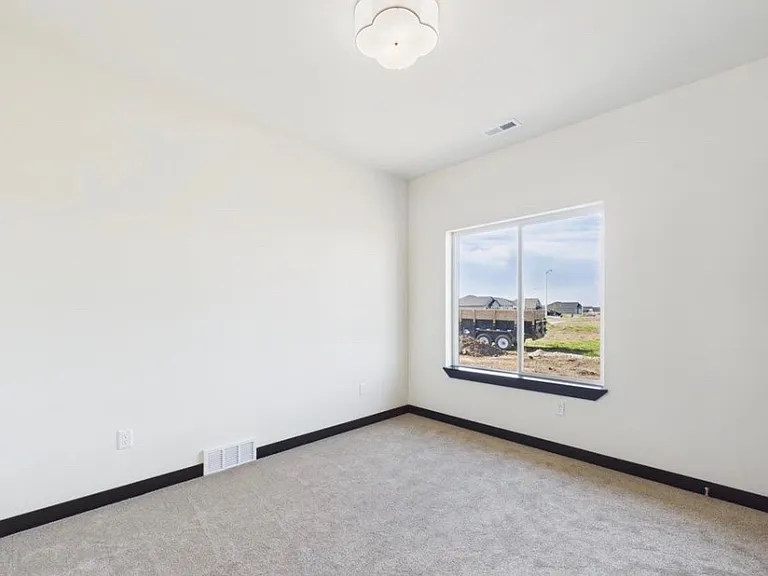 515 Bunyan Dr — Photo 2
