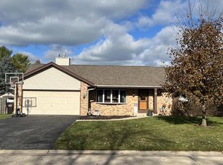 910 Kentwood Dr, Racine, WI 53402