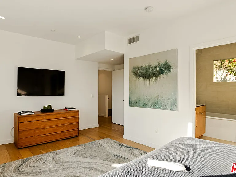 8469 Franklin Ave — Photo 11