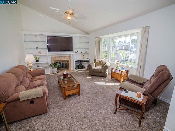 3rd image of 2338 Minaret Dr
