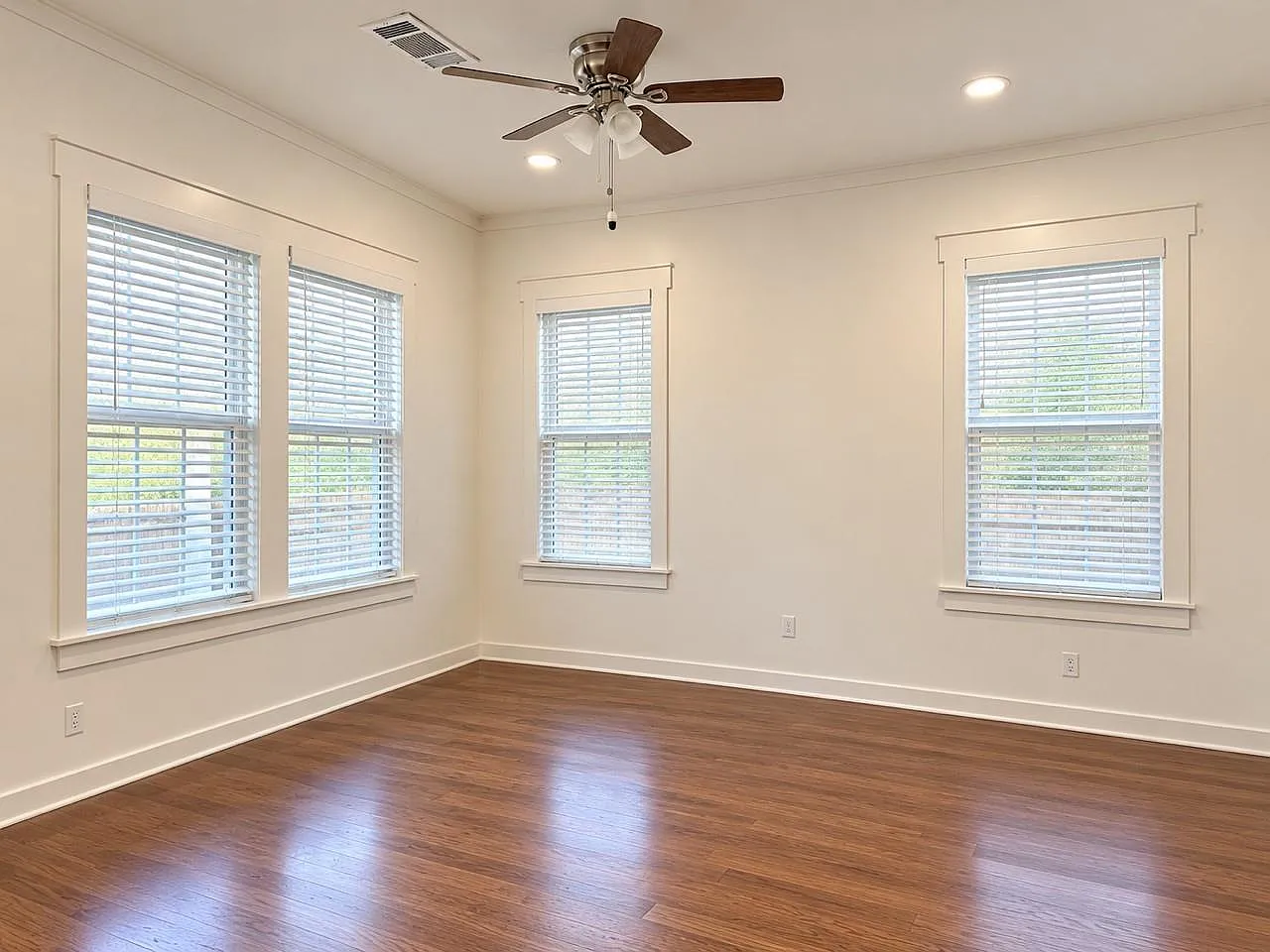 2 bed, 1.0 bath, 882 sqft, $1,950 — Photo 2