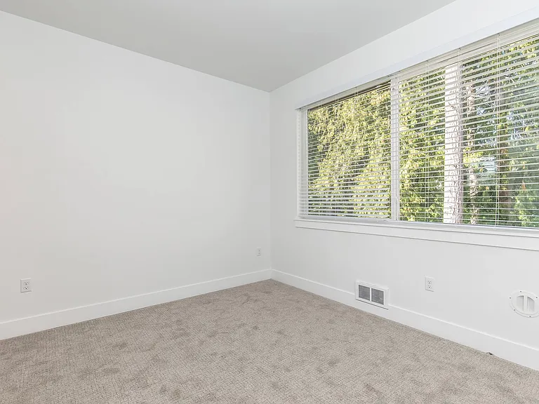Lakeview Apartments — Photo 45