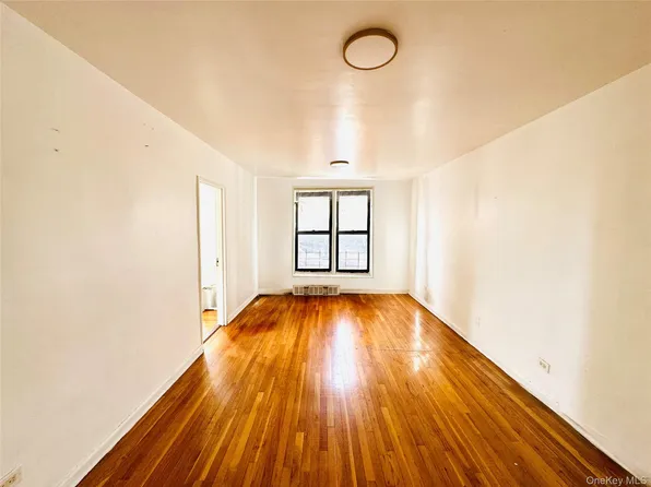 141-05 Pershing Crescent #207, Briarwood, NY 11435