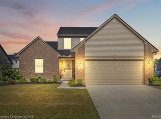 8107 Hubbard St, Westland, MI 48185