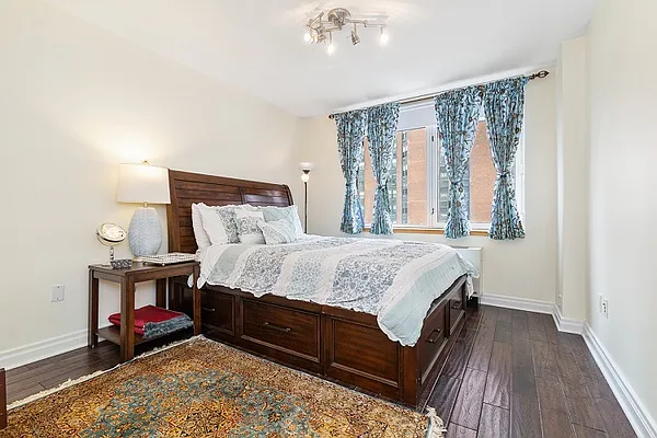 Sold by Manhattan Boutique Real Estate | media 13