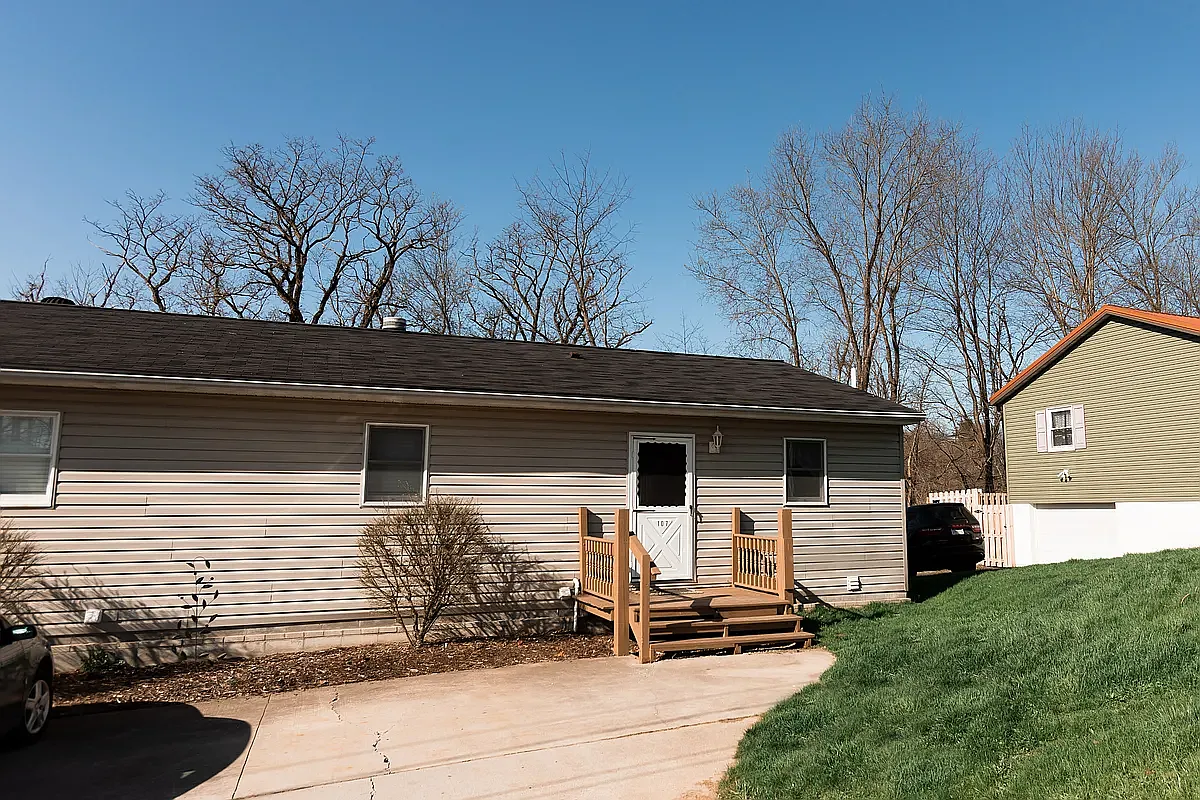 2 bed, 896 sqft, $825 — Photo 1