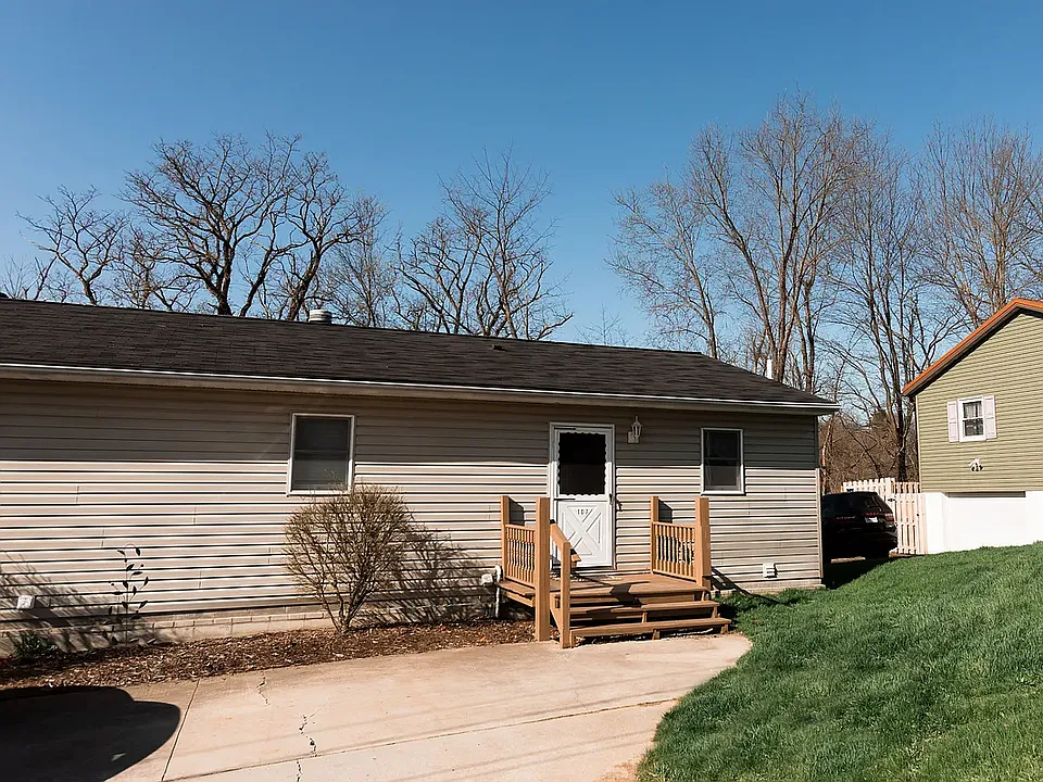 107 Debra Ln