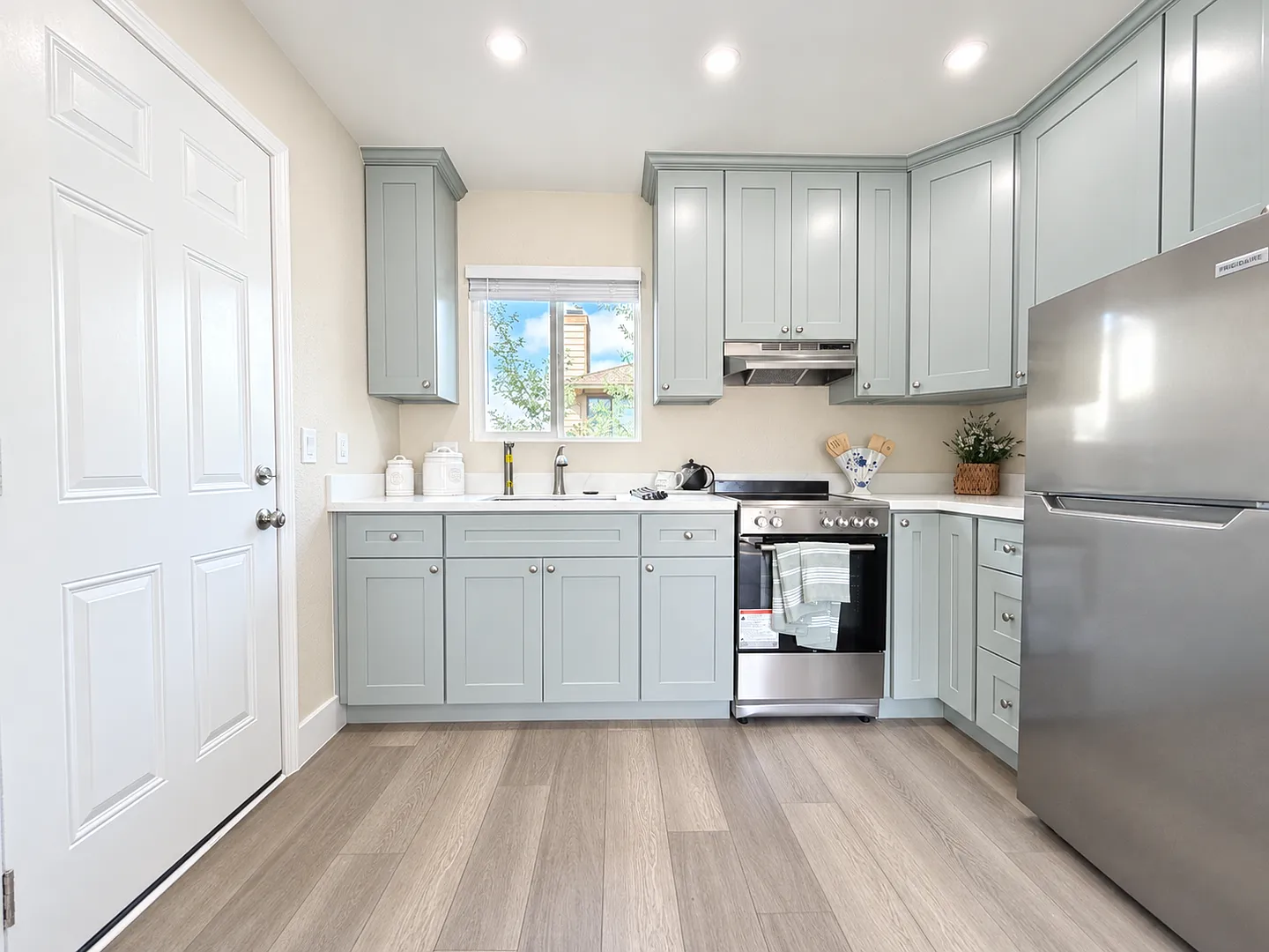 2 bed, 1.0 bath, 504 sqft, $2,200 — Photo 4