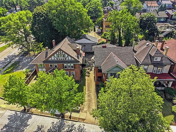 3rd image of 3590-3592 Beechwood Blvd