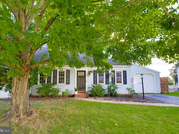3832 Kings Arms Ln, York, PA 17402