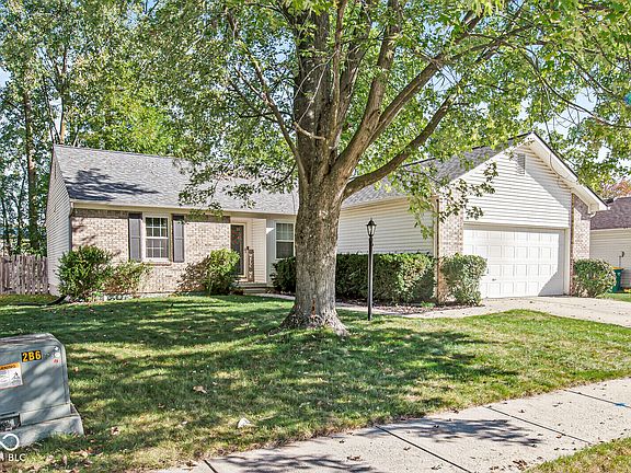 2nd image of 116 W Flat Rock Dr
