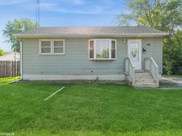 2241 Shawnee Rd, Waukegan, IL 60087