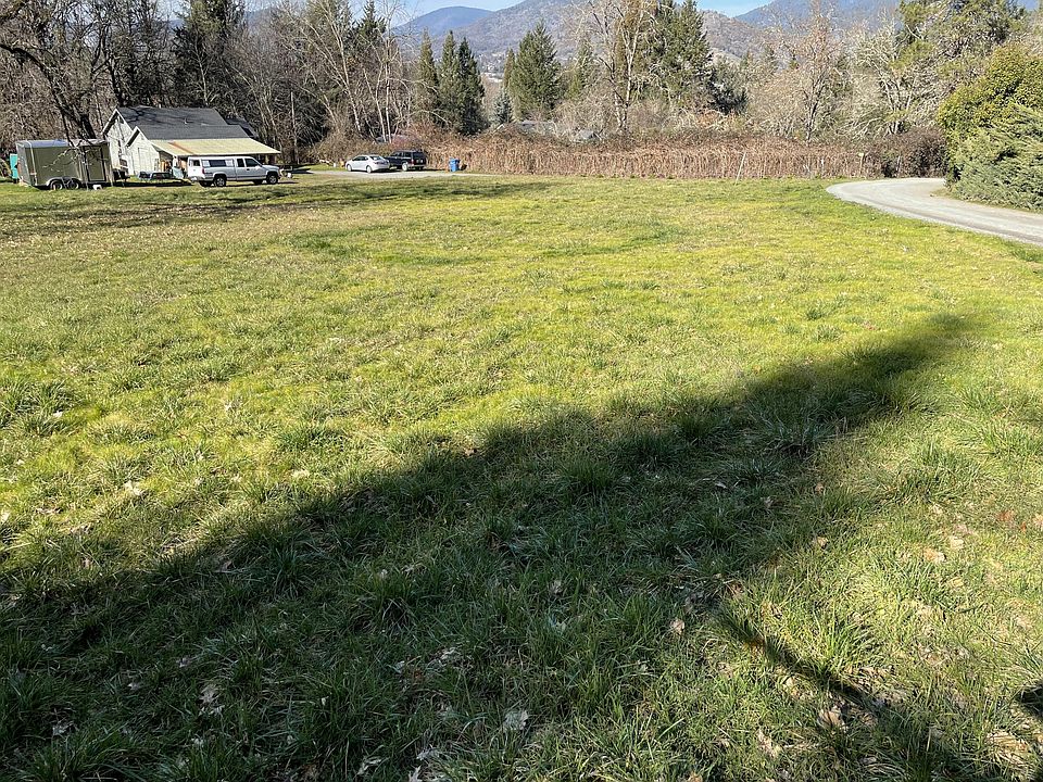 1st image of 165 Canyon Dr