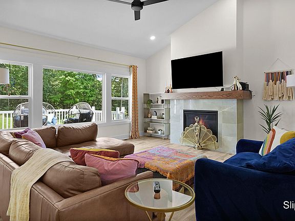 3rd image of 2850 Alden Hills Ct SE