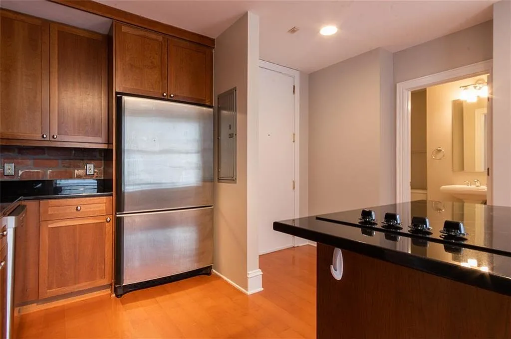 1 bed, 1.5 bath, 949 sqft, $2,495 — Photo 4
