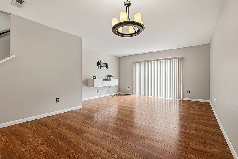 2 bed, 1.5 bath, 1056 sqft, $1,750 — Photo 4