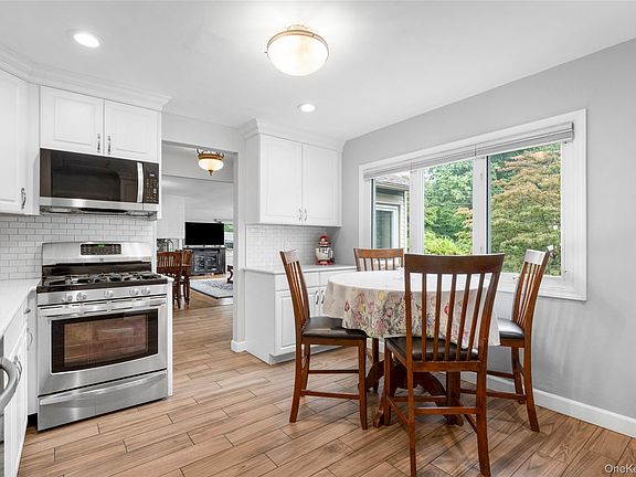 4th image of 410 S Chelsea Road