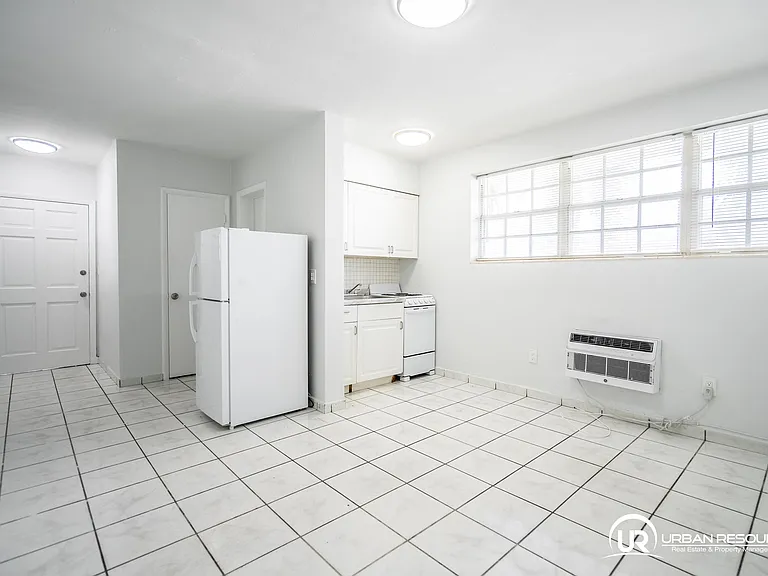 1940 Bay Dr #6 — Photo 11