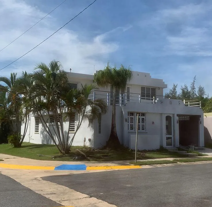 8328 Vistas Del Oceano Belmonte St