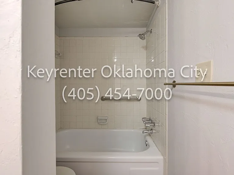 6550 N Meridian Ave Townhouse — Photo 29