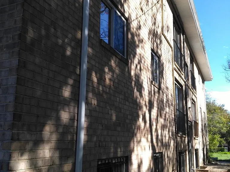 1221 47th Pl NE — Photo 16