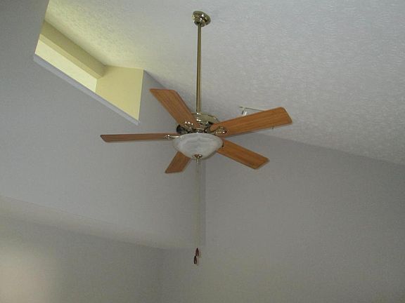5th image of 2033 Merle Ln