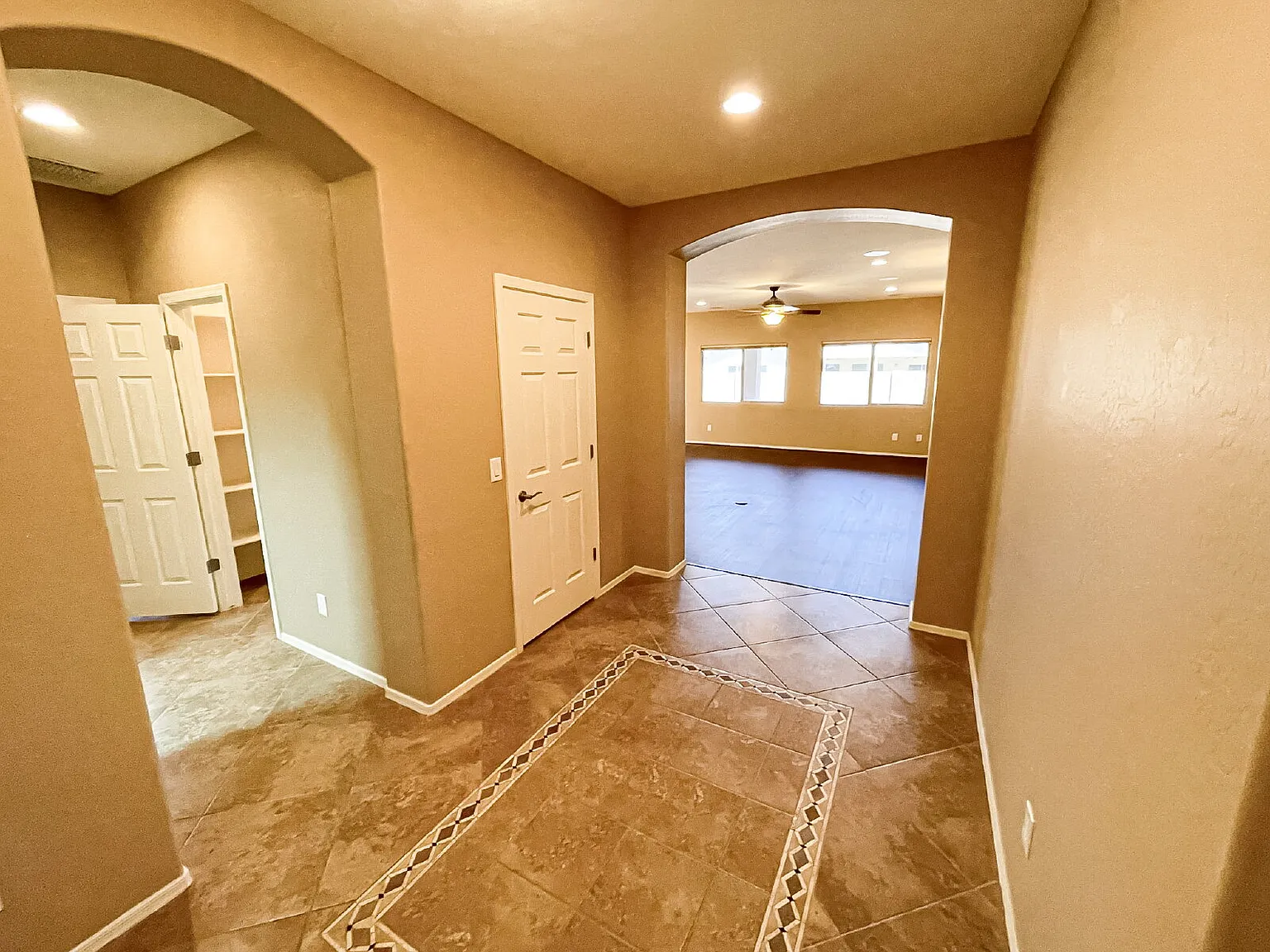 3 bed, 2.0 bath, 2363 sqft, $2,399 — Photo 3