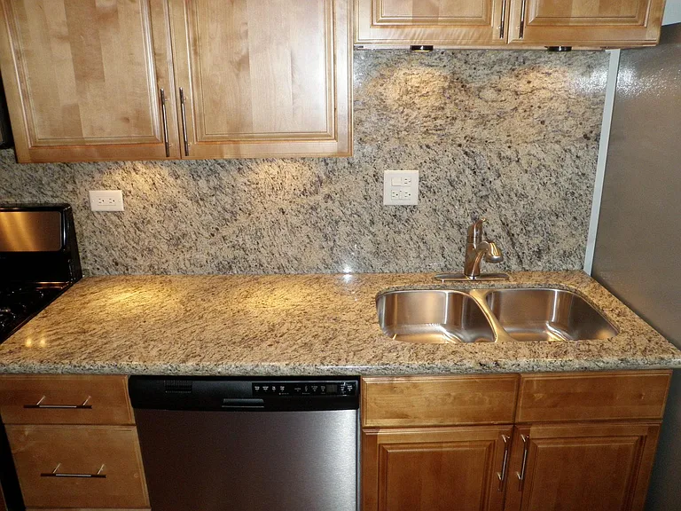 1951 N Bissell St #M — Photo 2