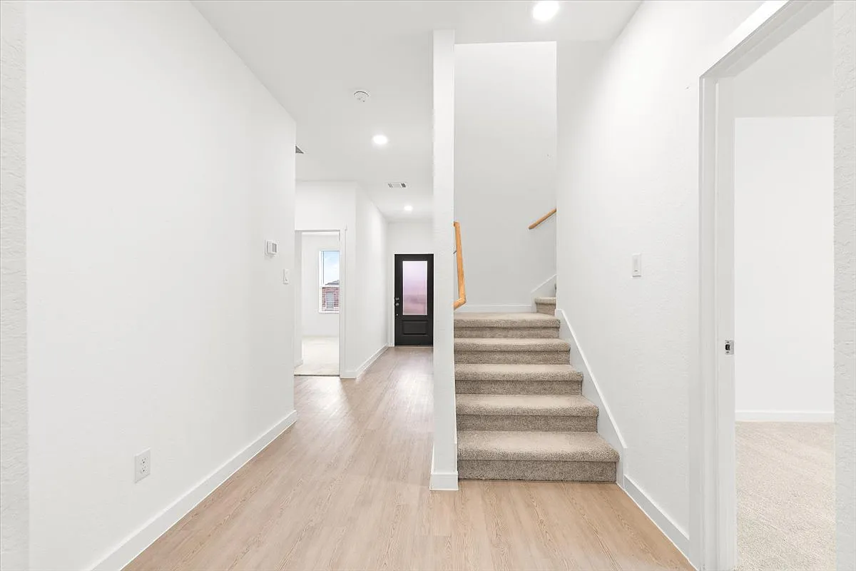 Spacious 4-Bed Home with Modern Upgrades, Fenced Yard & Community Pool in San Antonio — Photo 4