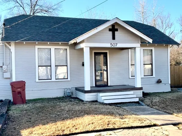 507 W 7th St, Bonham, TX 75418