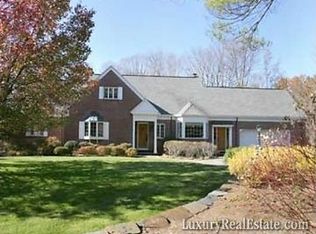 272 Shaker Rd, Longmeadow, MA 01106