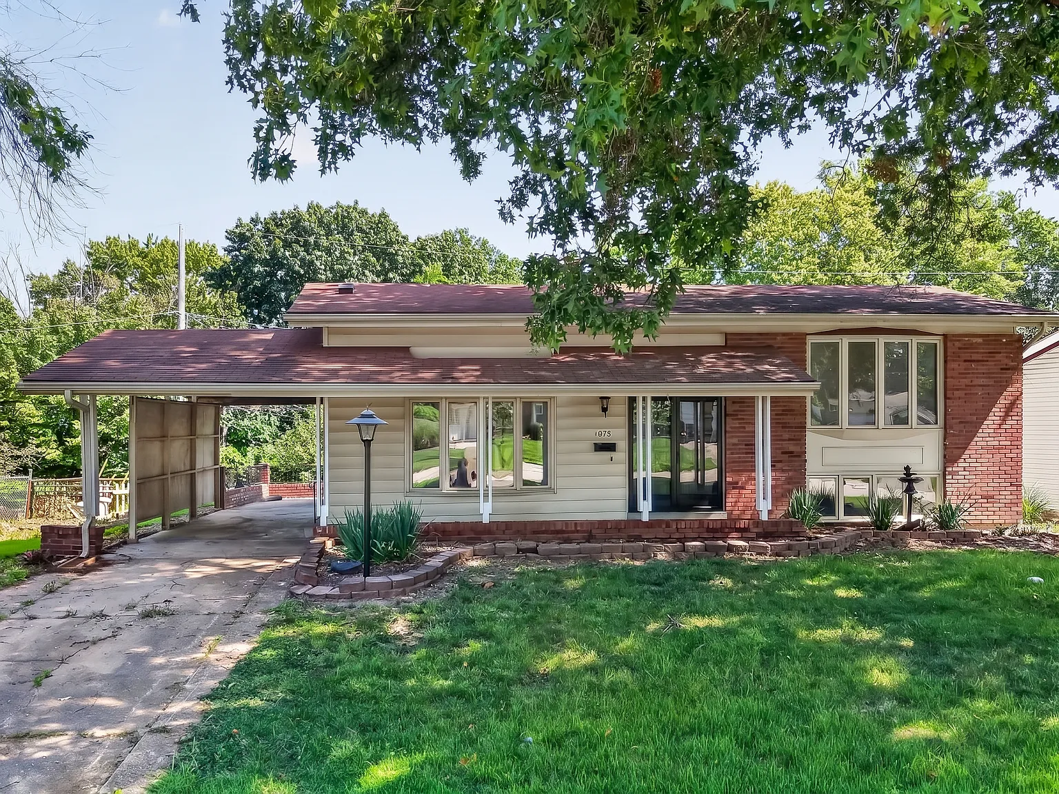 3 bed, 1.5 bath, 1040 sqft, $1,800 — Photo 3