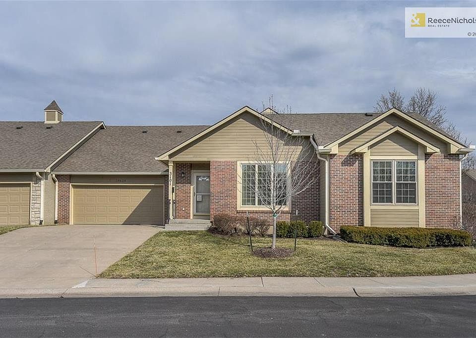 Front view showing the 2-car garage and front lawn.