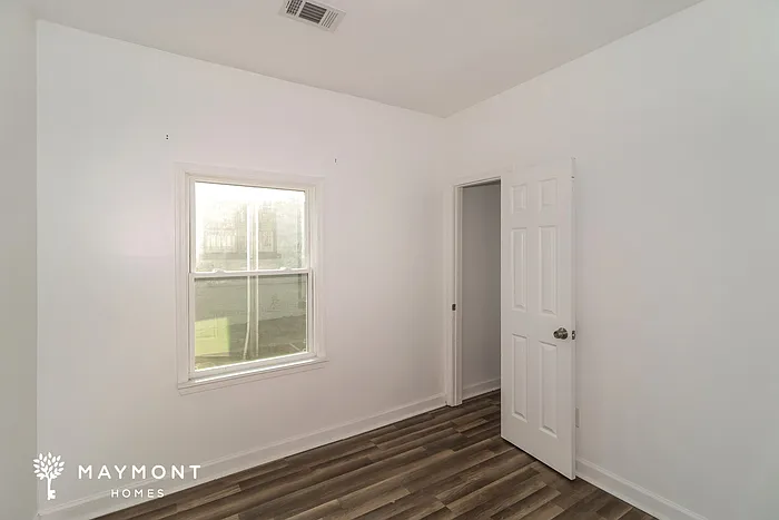 1592 Southern Ave — Photo 12