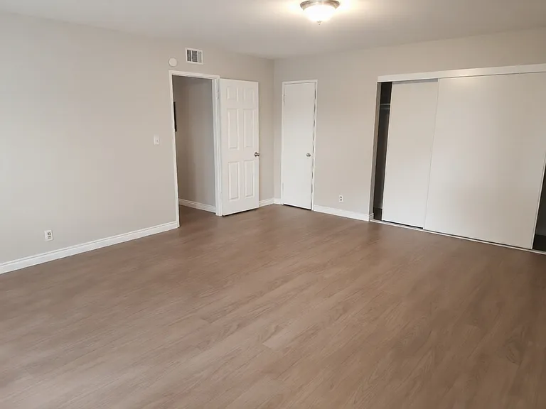 479 E Richland St — Photo 6