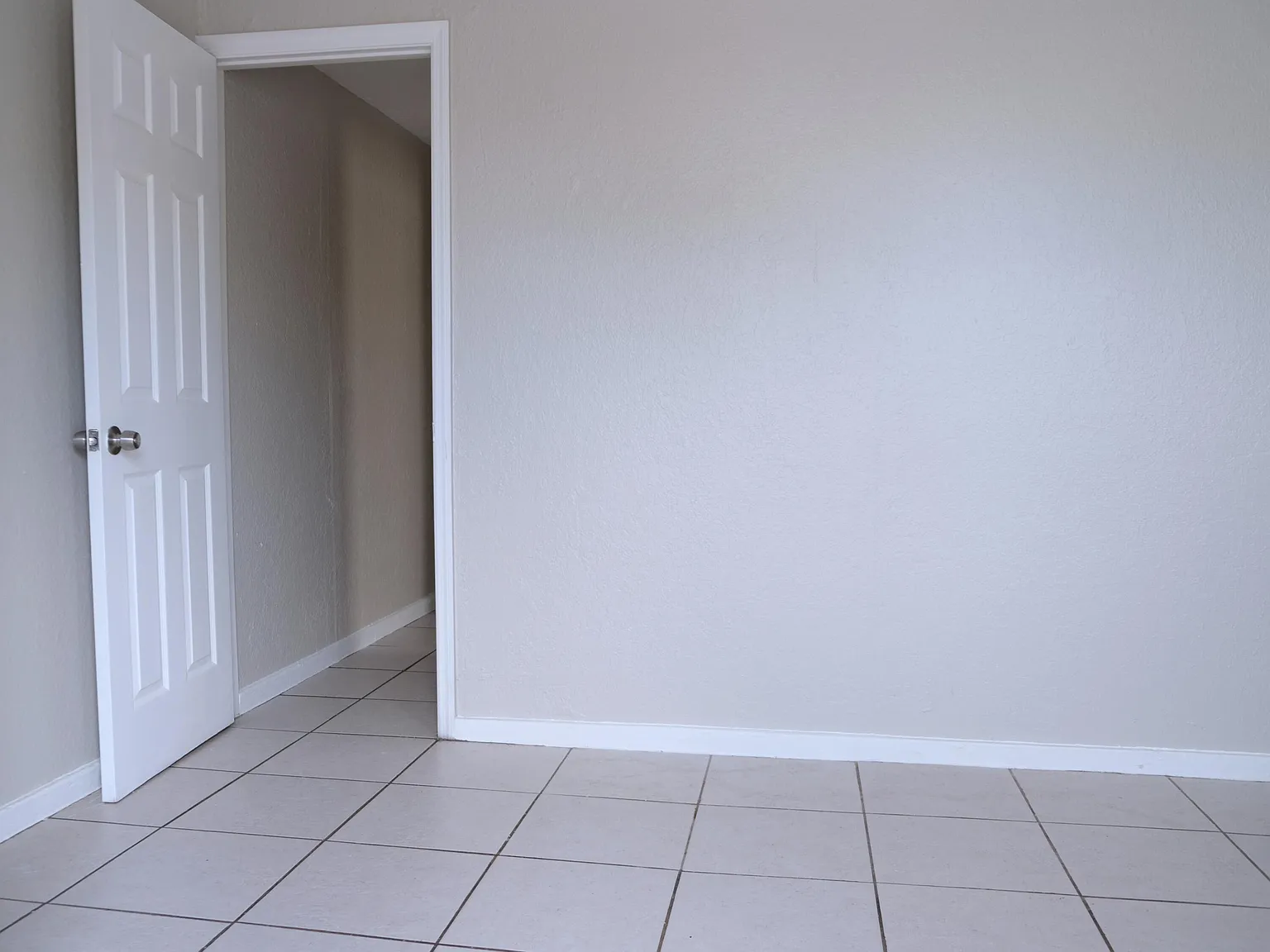 2 bed, 1.0 bath, 850 sqft, $1,990 — Photo 2