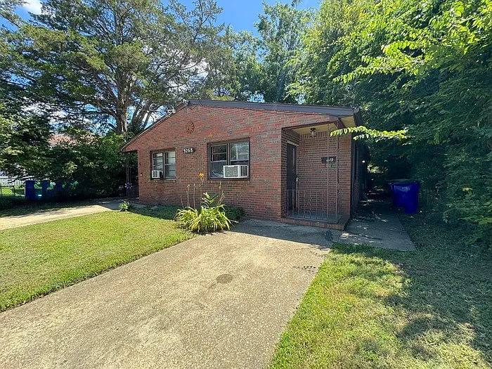 2 bed, 1.0 bath, 842 sqft, $1,350 — Photo 2