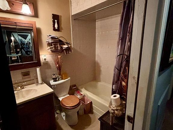 4th image of 1045 Fairmount Ave