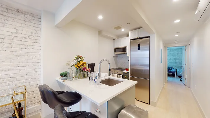 Rented by Bond New York | media 3