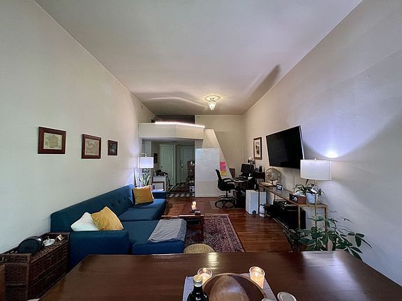 3rd image of 120 E 62nd St APT 4A