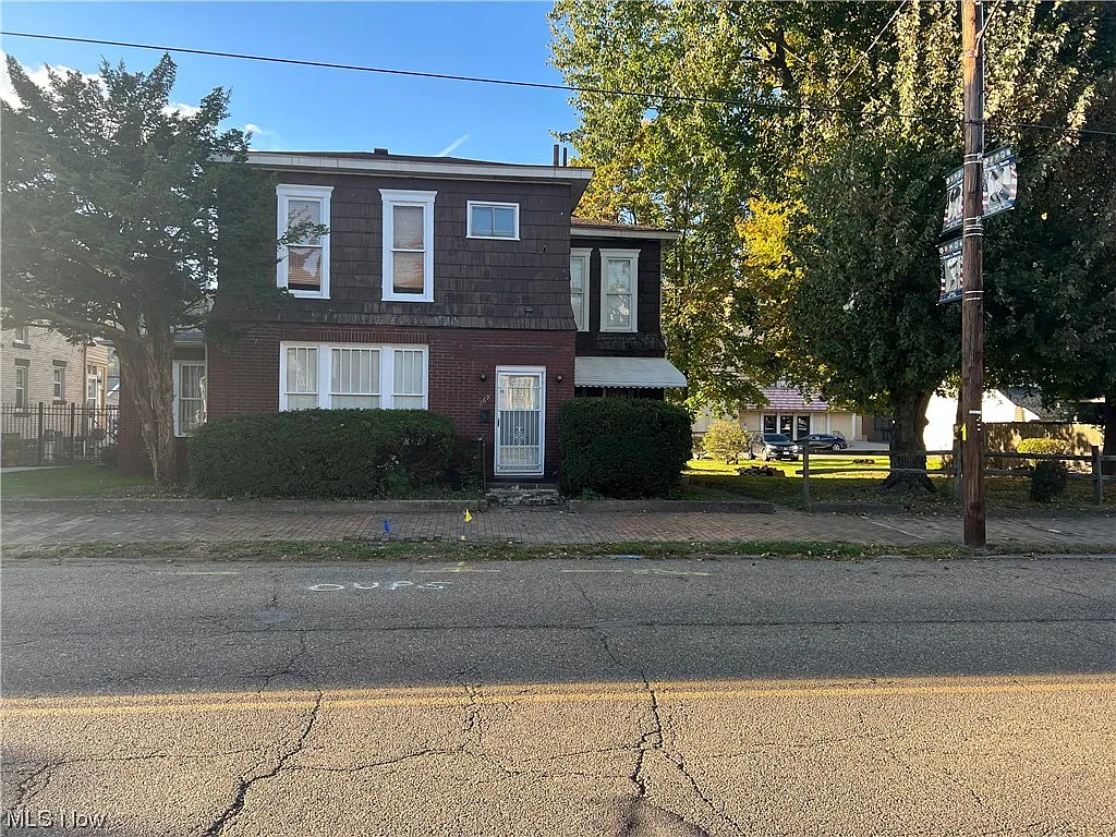 969 Main St photo 1