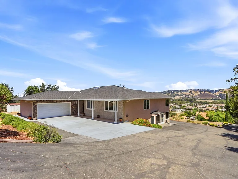 19563 Almaden Rd — Photo 15