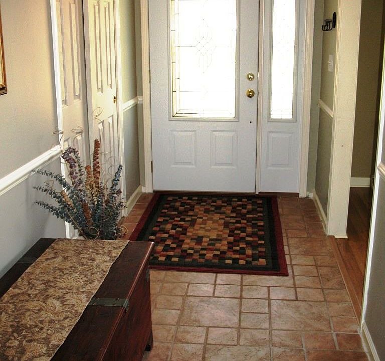 2nd image of 805 Sunblest Blvd