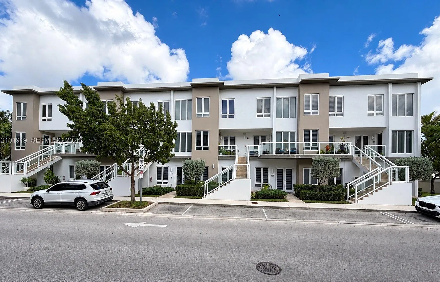 Landmark At Doral Condo N — Photo 1