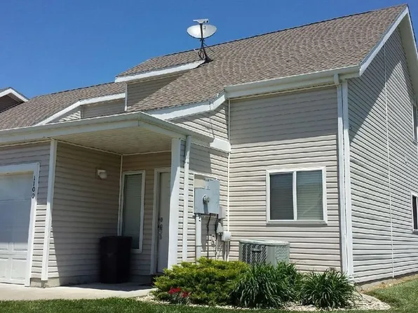 1100 Newfoundland Dr, Manhattan, KS 66503